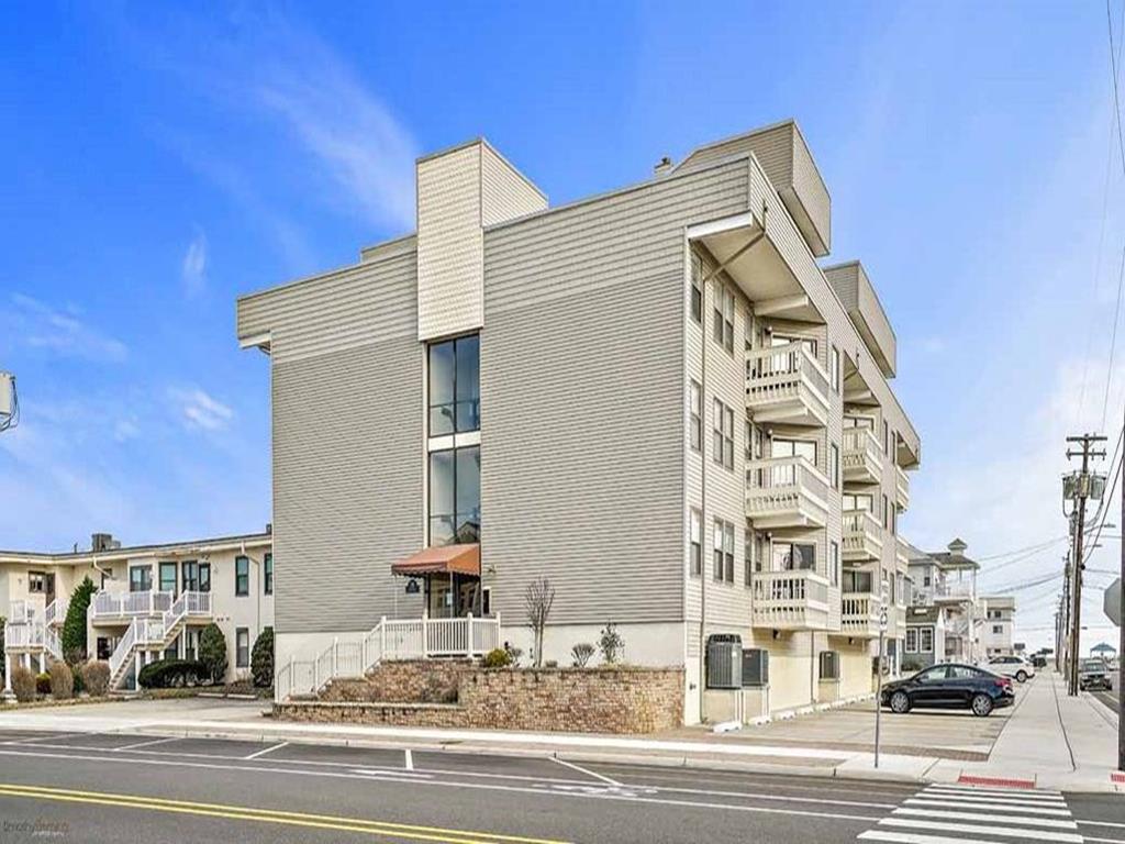 215 SURF AVENUE WIND SURFER 215 NORTH WILDWOOD SUMMER VACATION